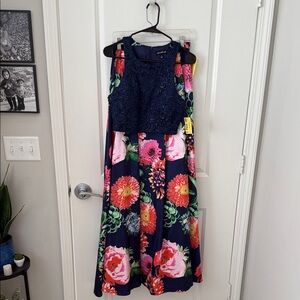 Sequin Hearts Navy Lace & Floral Two-Piece Formal Dress – Size 7